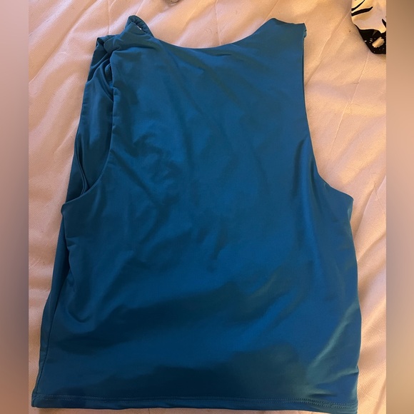 Blue cutout going out top - Picture 3 of 3